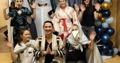 Wielkie Taneczne Szaleństwo: Bal Karnawałowy Klas 4-8 Wielkie Taneczne Szaleństwo: Bal Karnawałowy Klas 4-8